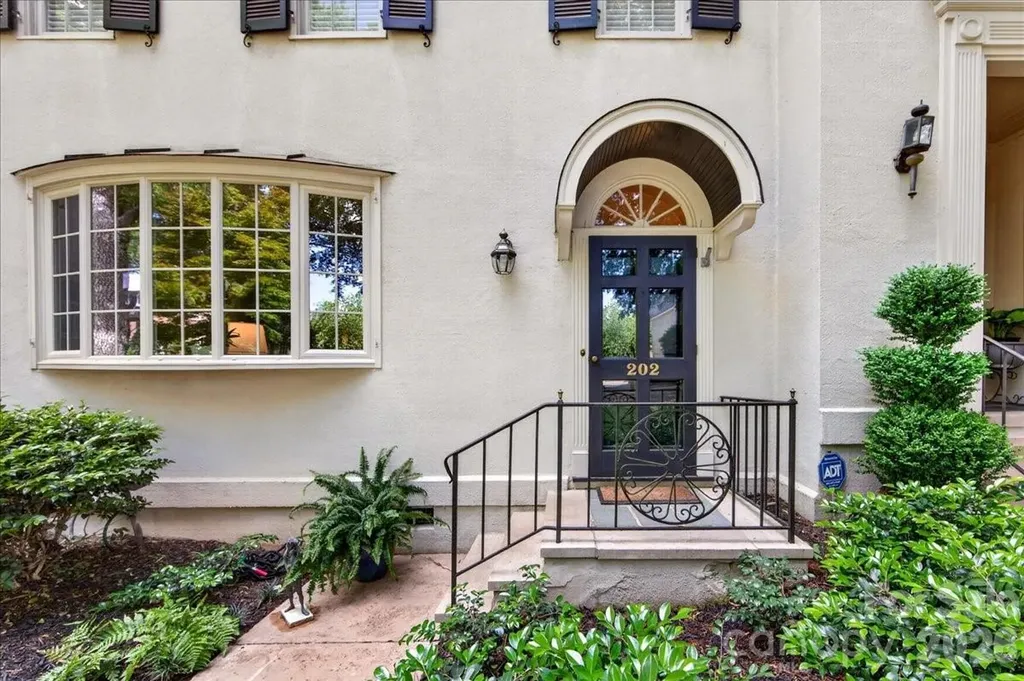 202 Perrin Place Charlotte NC 28207