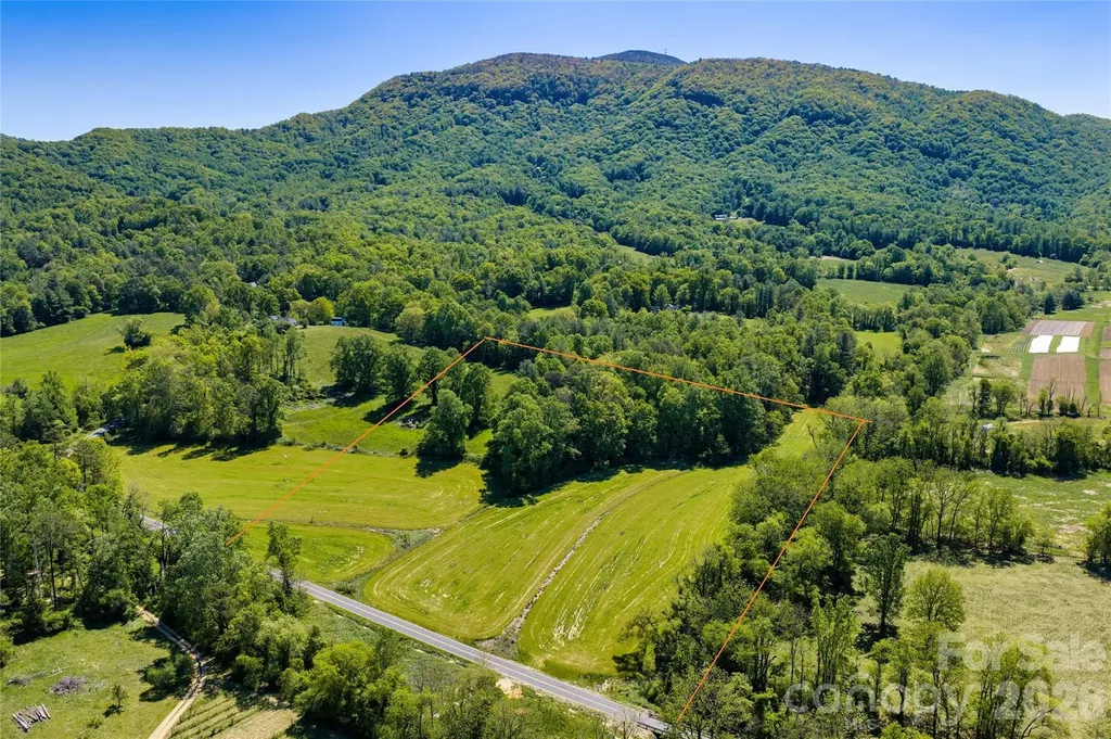99999 Sugar Hollow Road Fairview NC 28730