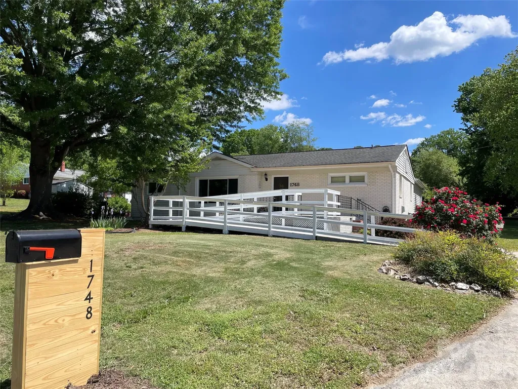 1748 Old West Lane Gastonia NC 28052