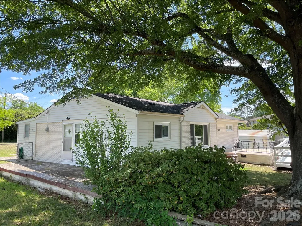1748 Old West Lane Gastonia NC 28052