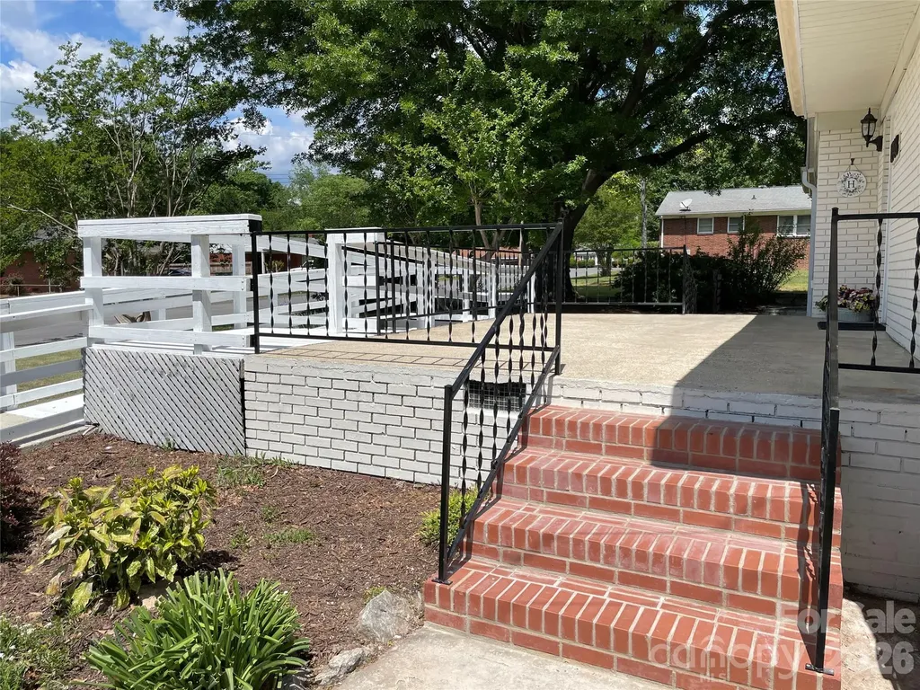 1748 Old West Lane Gastonia NC 28052