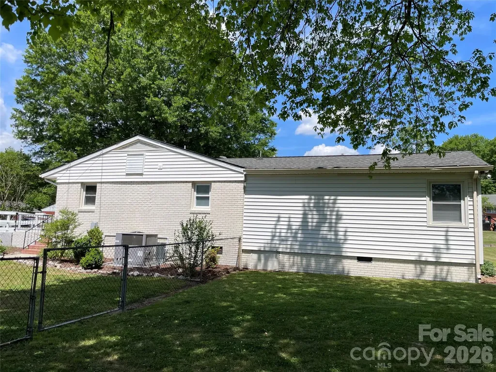 1748 Old West Lane Gastonia NC 28052