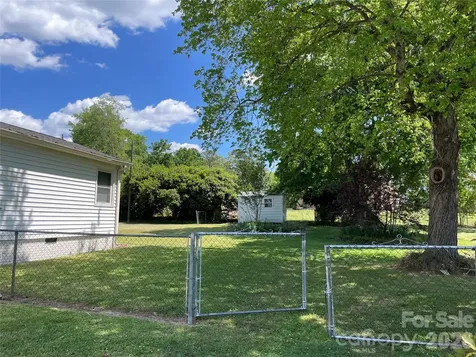 1748 Old West Lane Gastonia NC 28052