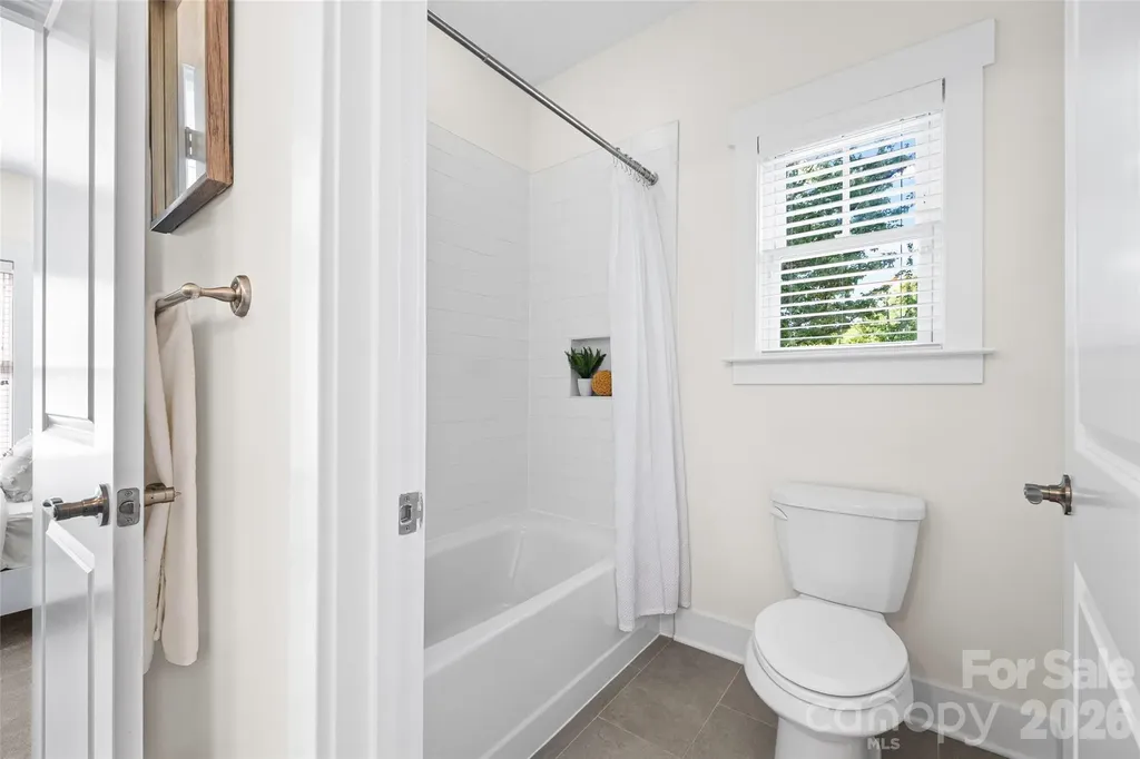 2562 Roseview Lane Charlotte NC 28205