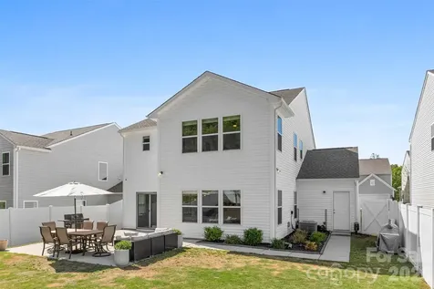 3152 Pinehills Way Mount Holly NC 28120