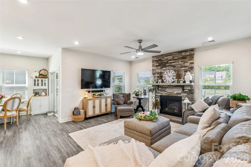 5042 Summer Surprise Lane Charlotte NC 28215