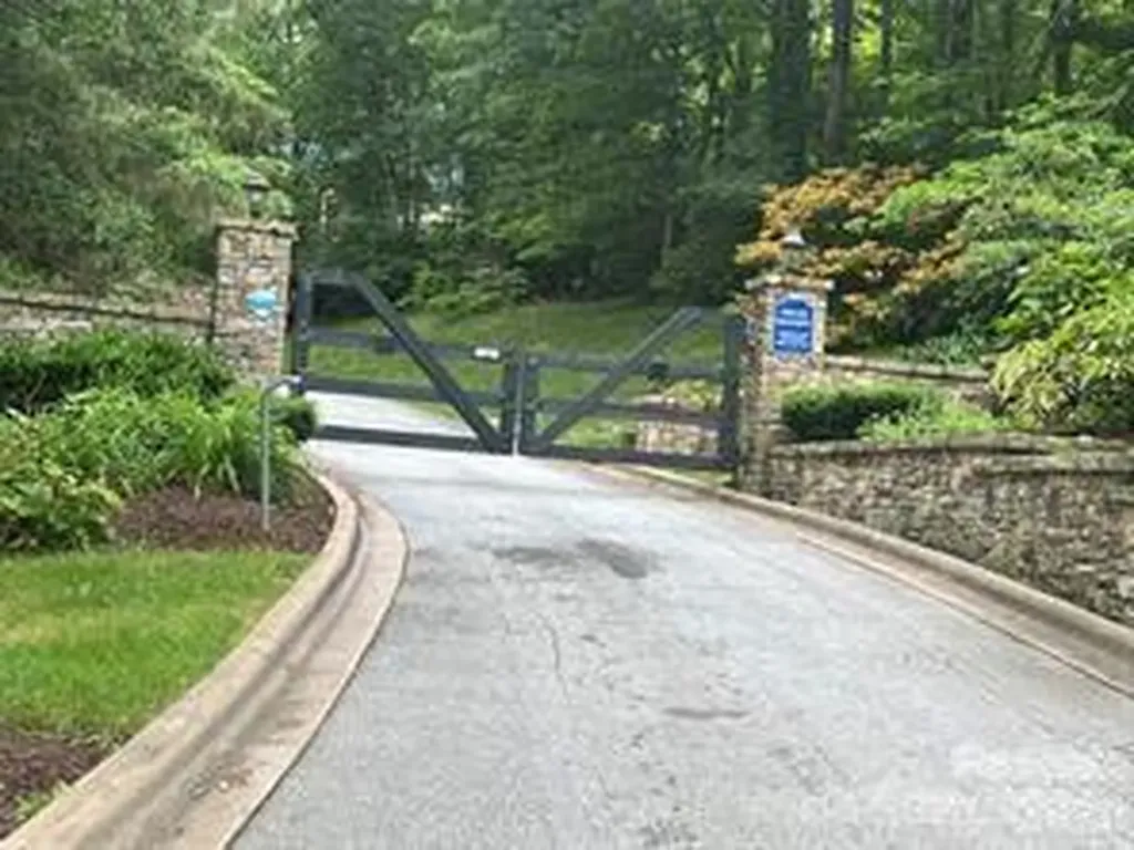4642 Bearwallow Mountain Road Hendersonville NC 28792