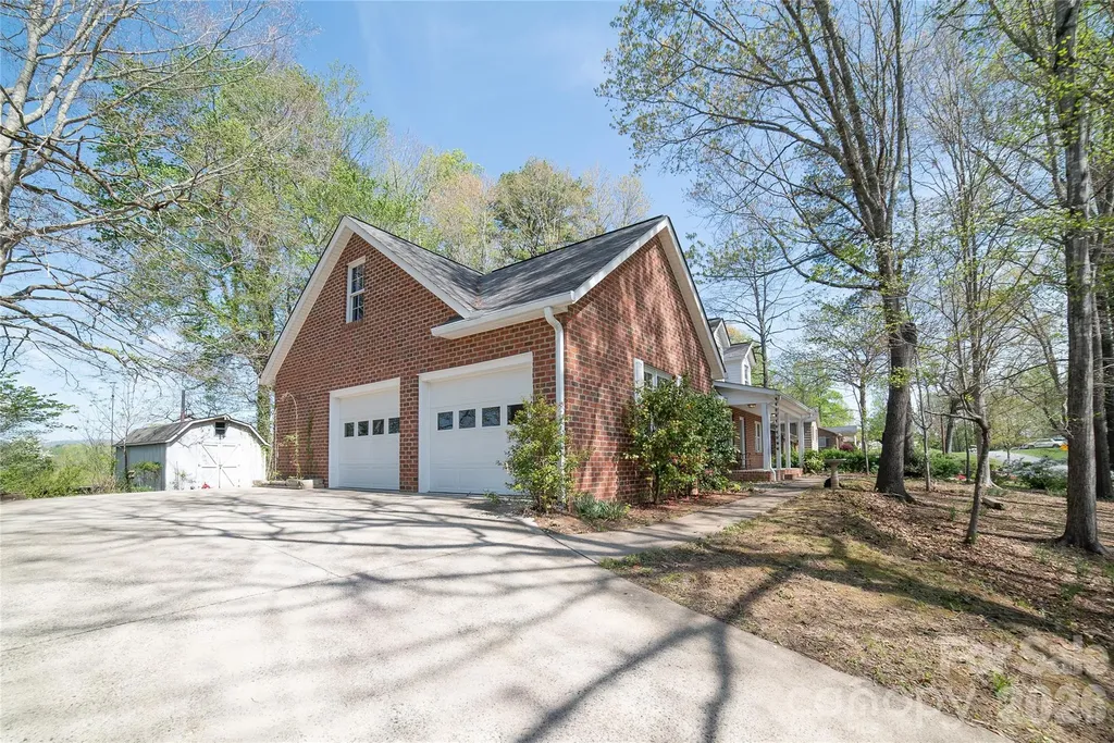 1421 Windsor Street NE Lenoir NC 28645
