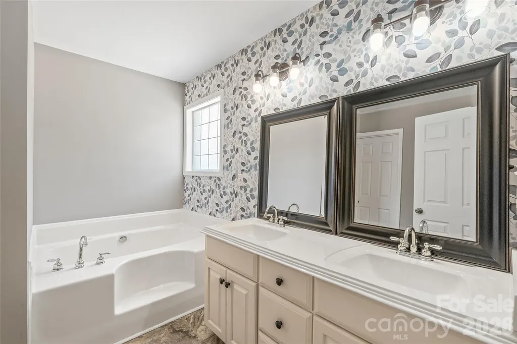 1006 Strawberry Lane Gastonia NC 28054