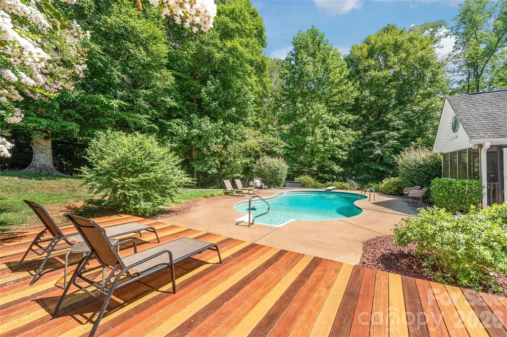 1006 Strawberry Lane Gastonia NC 28054