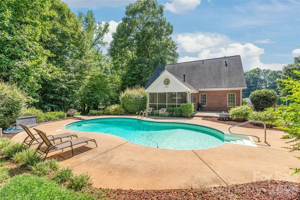 1006 Strawberry Lane Gastonia NC 28054