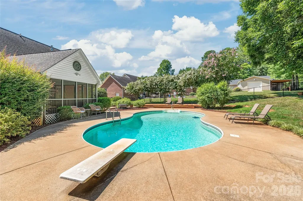 1006 Strawberry Lane Gastonia NC 28054