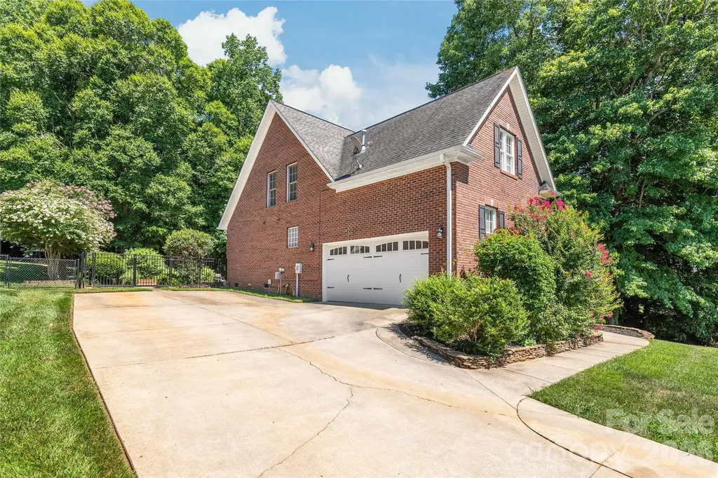 1006 Strawberry Lane Gastonia NC 28054