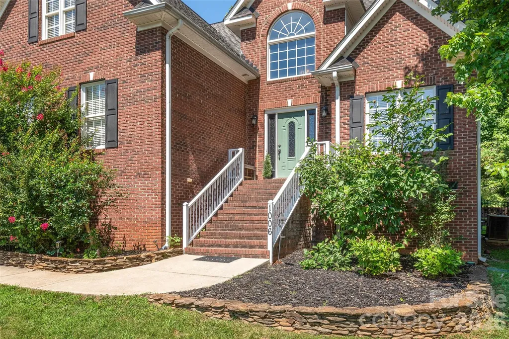 1006 Strawberry Lane Gastonia NC 28054