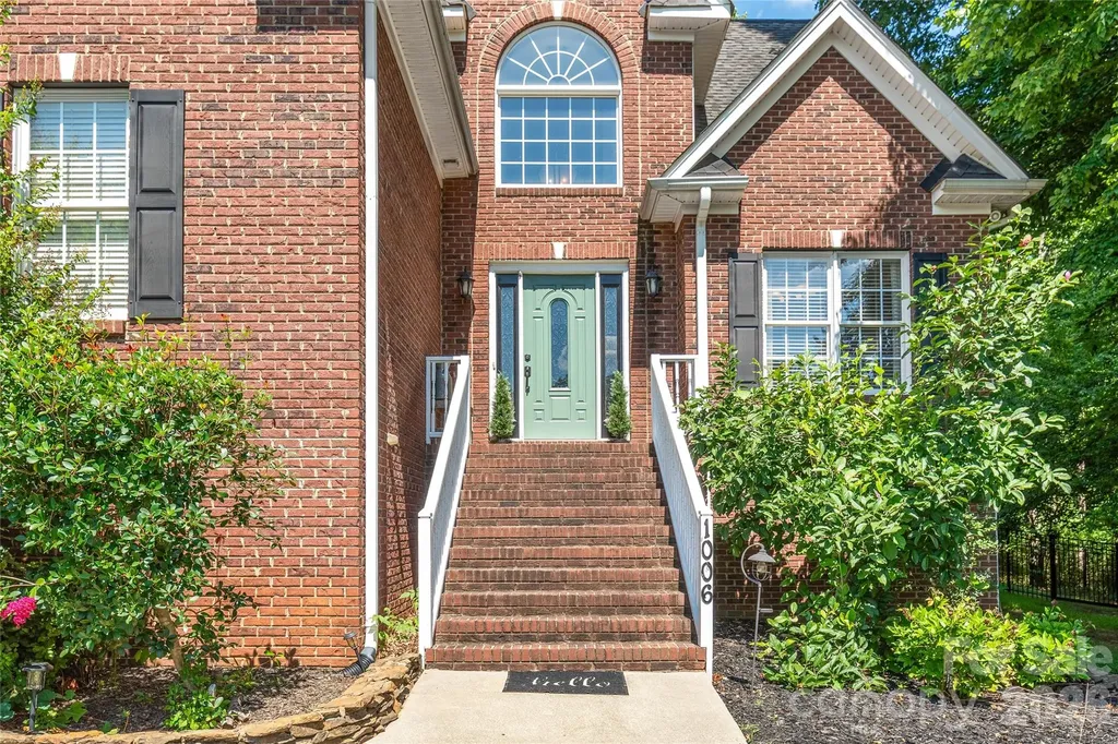 1006 Strawberry Lane Gastonia NC 28054