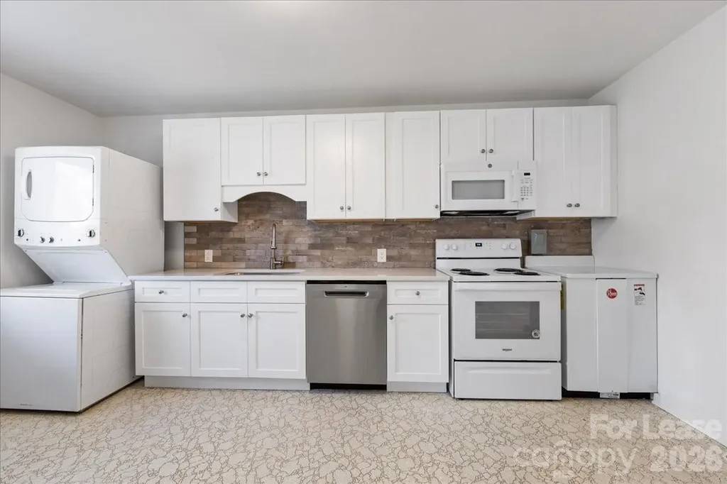 5711 Oak Drive Charlotte NC 28216