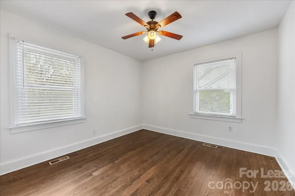 5711 Oak Drive Charlotte NC 28216
