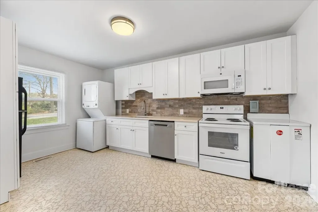 5711 Oak Drive Charlotte NC 28216