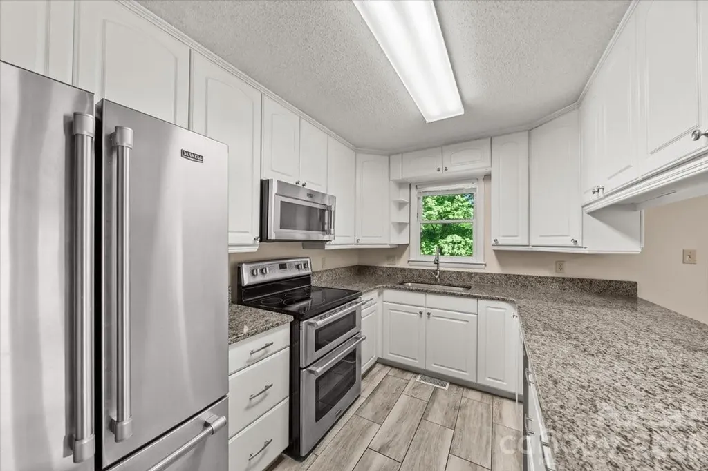 330 Hillview Drive Lexington NC 27292