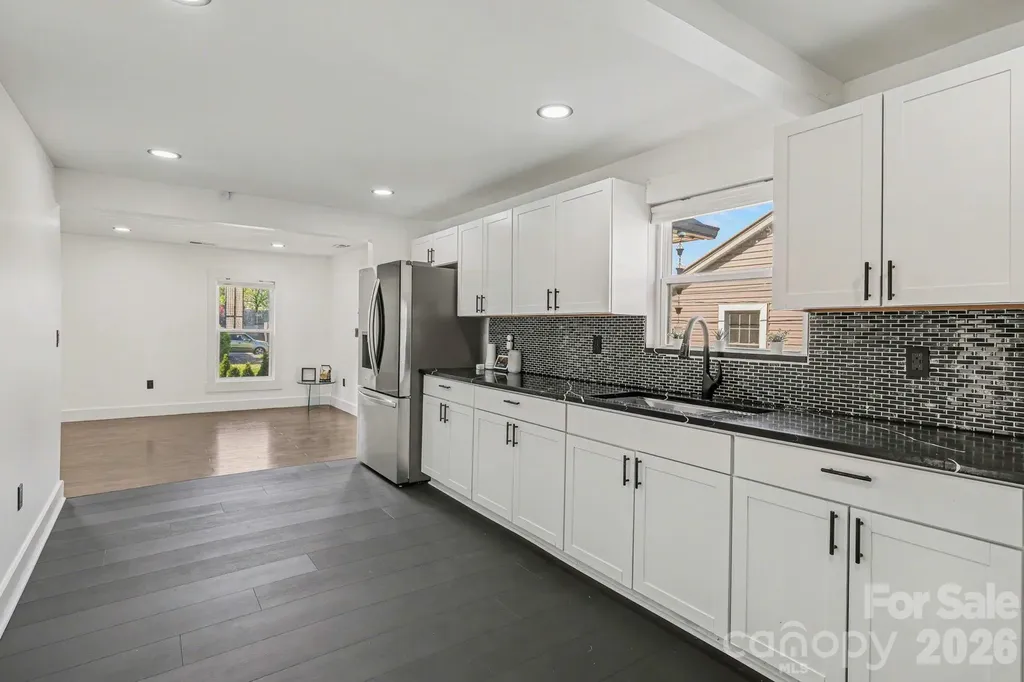 6 E Sunrise Avenue Thomasville NC 27360