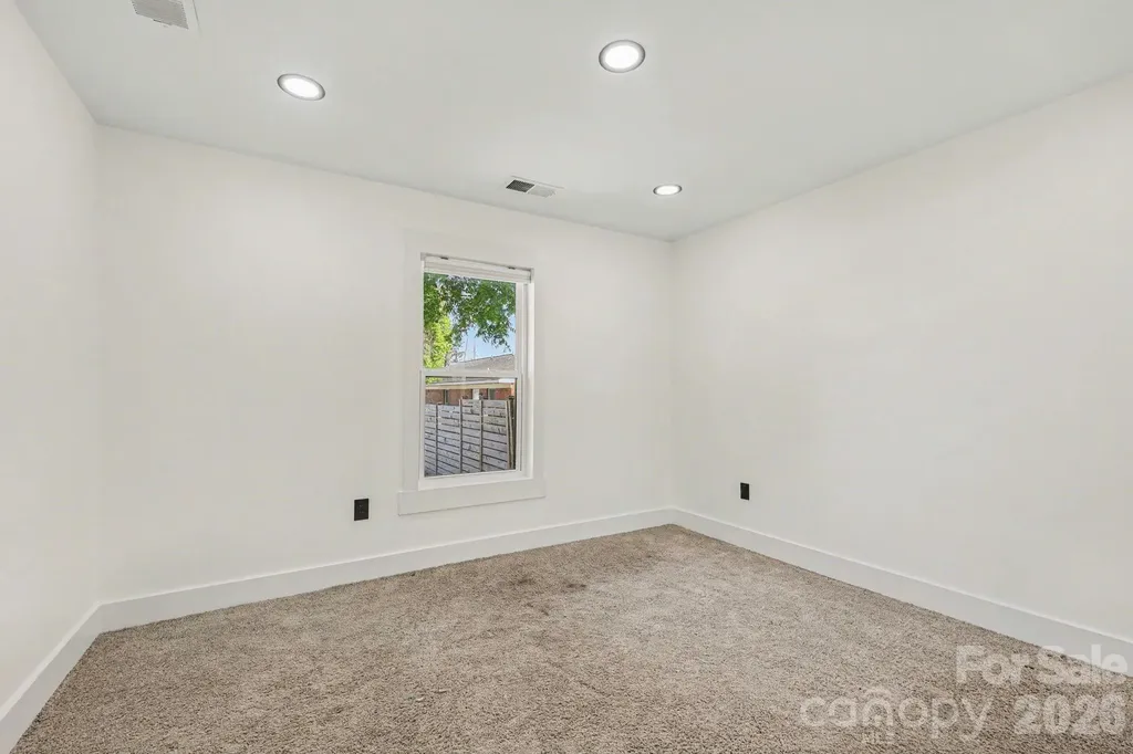 6 E Sunrise Avenue Thomasville NC 27360