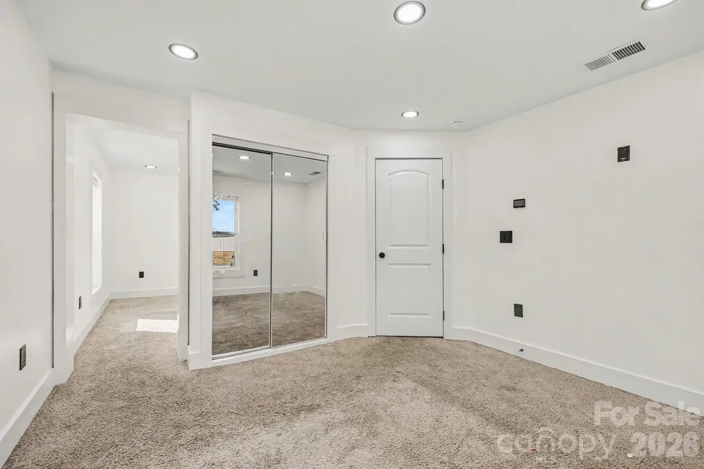 6 E Sunrise Avenue Thomasville NC 27360