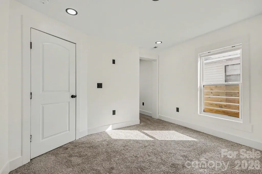6 E Sunrise Avenue Thomasville NC 27360