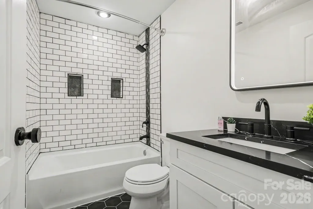 6 E Sunrise Avenue Thomasville NC 27360