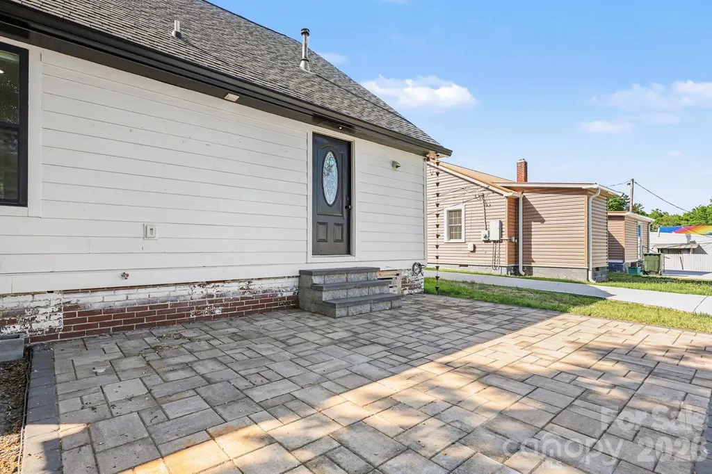 6 E Sunrise Avenue Thomasville NC 27360