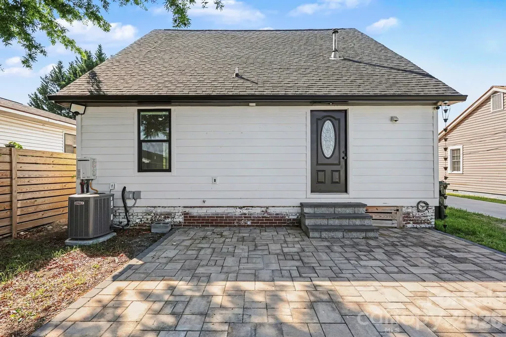6 E Sunrise Avenue Thomasville NC 27360