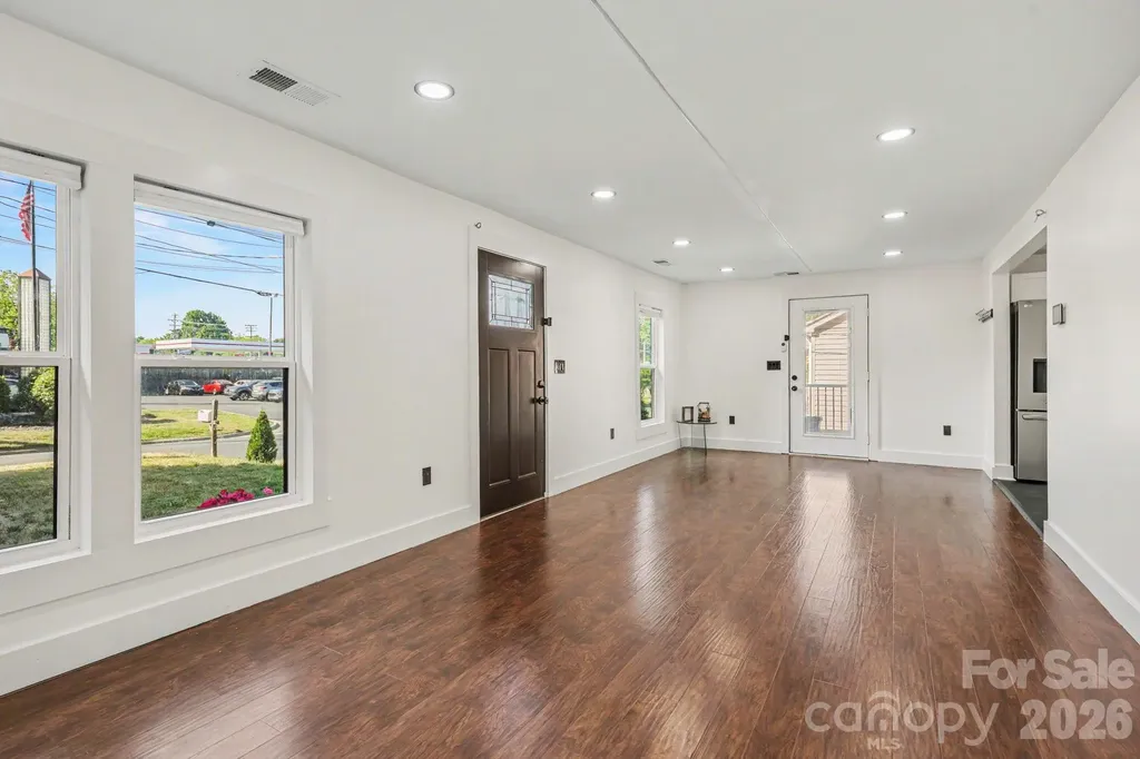 6 E Sunrise Avenue Thomasville NC 27360
