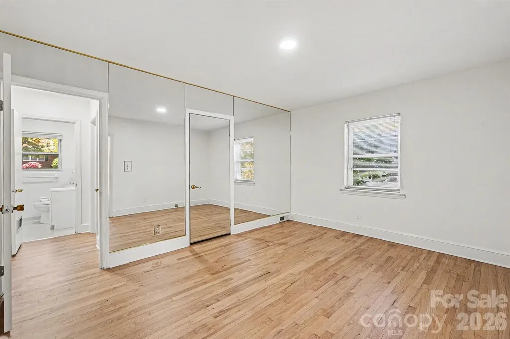 955 Hickory Nut Street Charlotte NC 28205