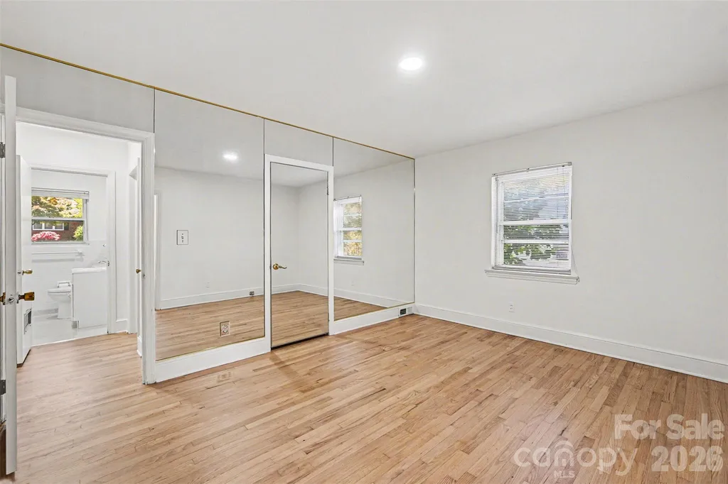955 Hickory Nut Street Charlotte NC 28205