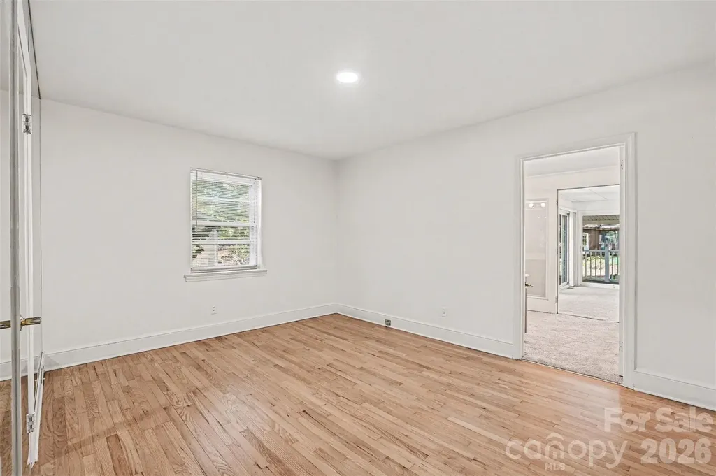 955 Hickory Nut Street Charlotte NC 28205