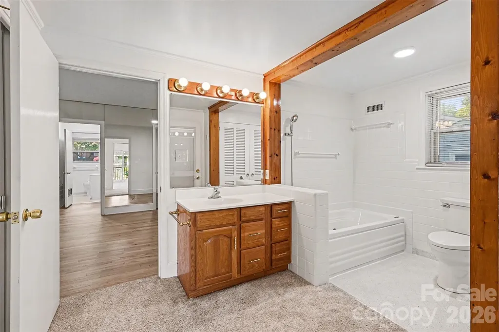 955 Hickory Nut Street Charlotte NC 28205