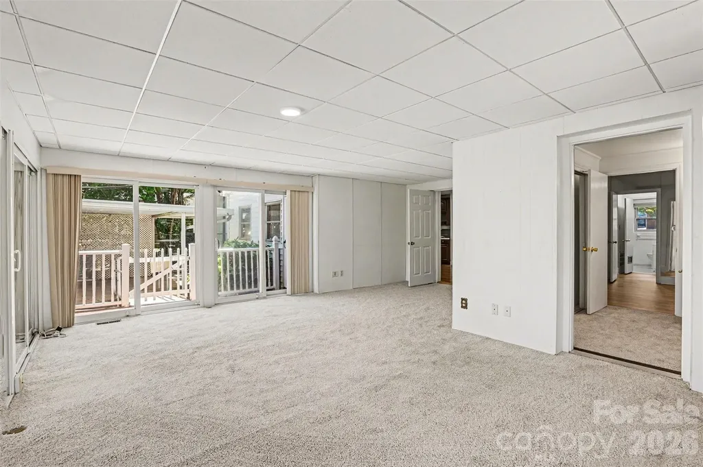 955 Hickory Nut Street Charlotte NC 28205