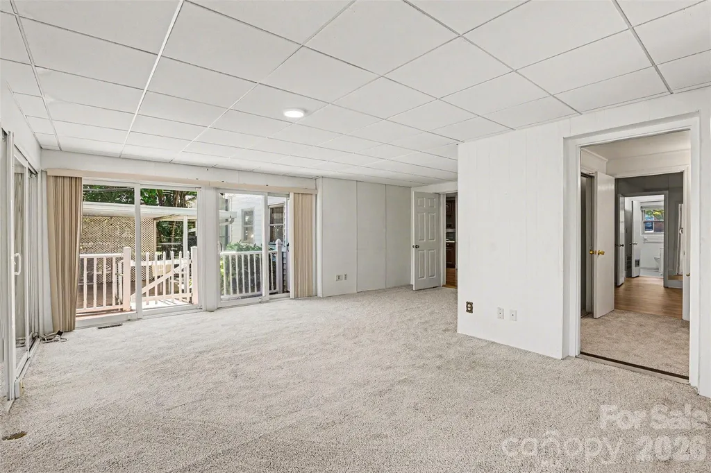 955 Hickory Nut Street Charlotte NC 28205