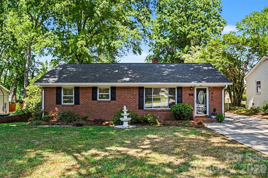 955 Hickory Nut Street Charlotte NC 28205