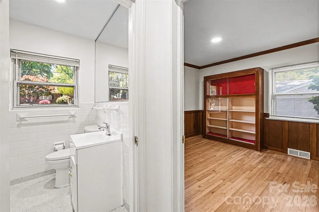 955 Hickory Nut Street Charlotte NC 28205
