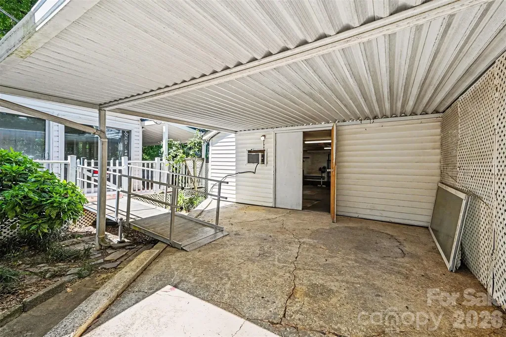 955 Hickory Nut Street Charlotte NC 28205