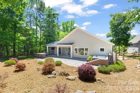 2917 Lake Shore Road S Denver NC 28037
