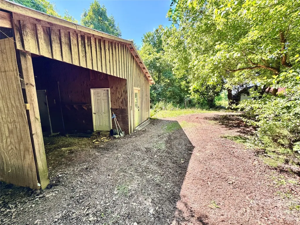 170 Beagle Club Road Cherryville NC 28021