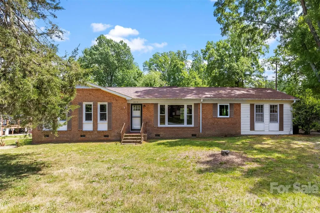 8315 Westbourne Drive Charlotte NC 28216