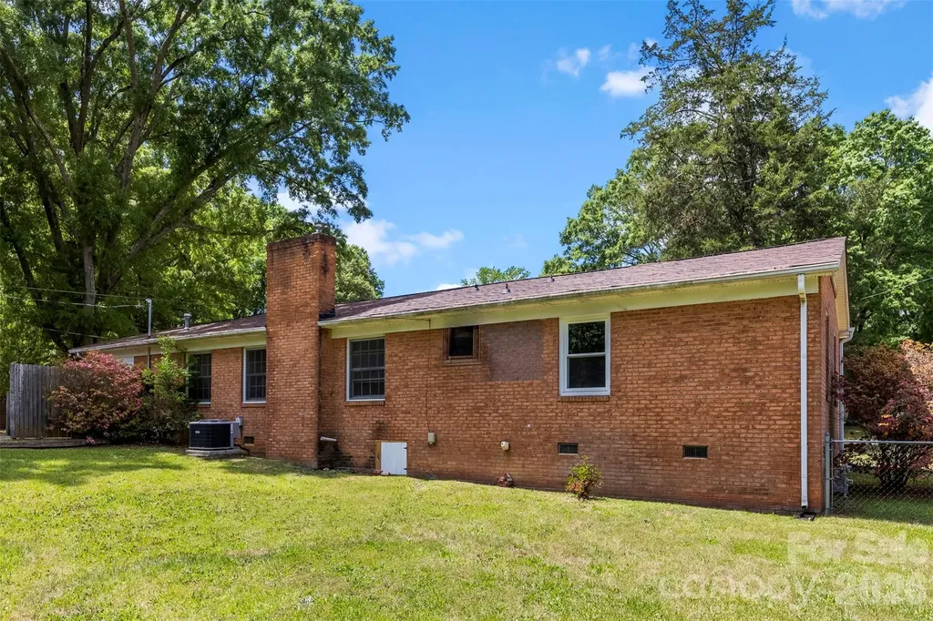 8315 Westbourne Drive Charlotte NC 28216