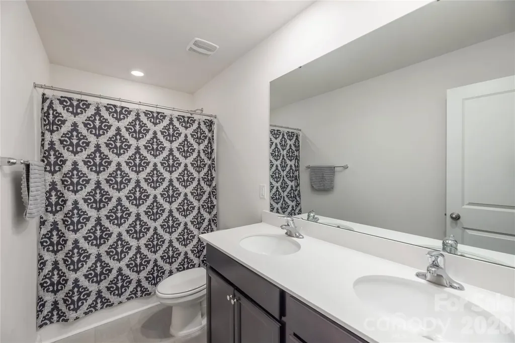220 Roper Street Candler NC 28715