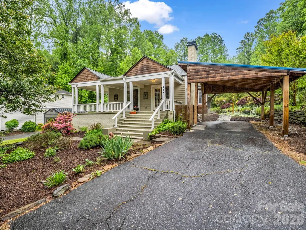 104 W Lake Avenue Hendersonville NC 28739