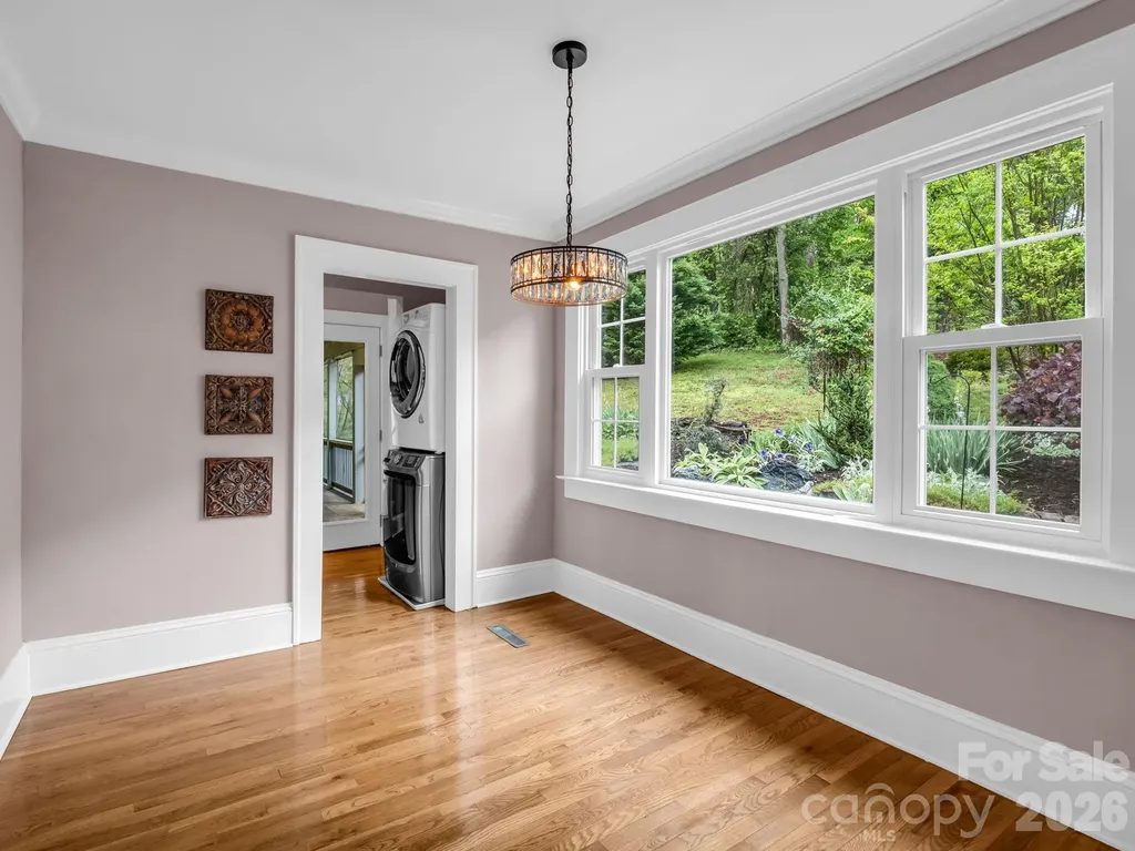 104 W Lake Avenue Hendersonville NC 28739
