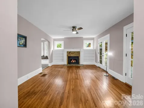 104 W Lake Avenue Hendersonville NC 28739