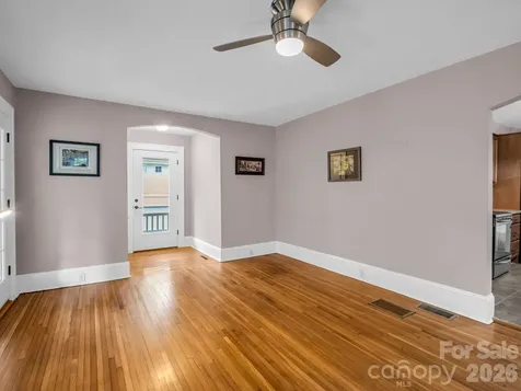 104 W Lake Avenue Hendersonville NC 28739