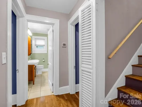 104 W Lake Avenue Hendersonville NC 28739